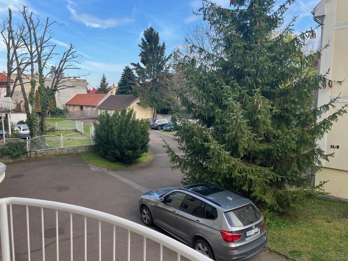 Belvarosi Apartman Eger Exteriör bild